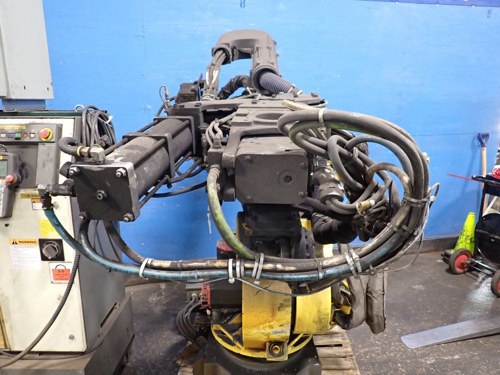Fanuc 2003 Fanuc R2000ia165f Robot