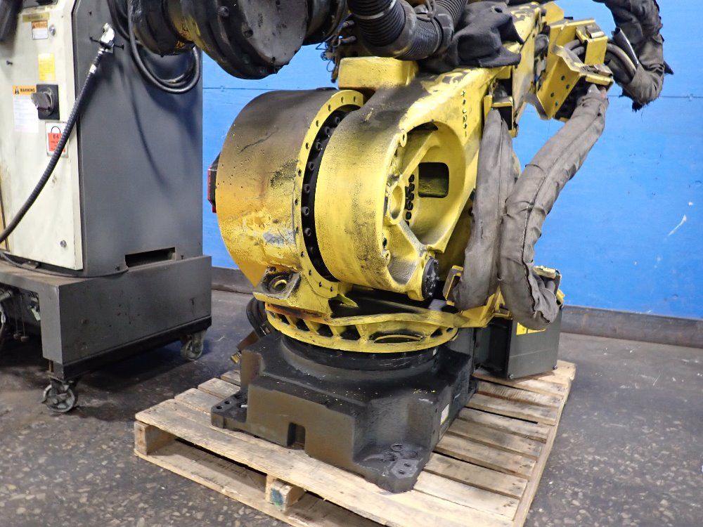 Fanuc 2003 Fanuc R2000ia165f Robot