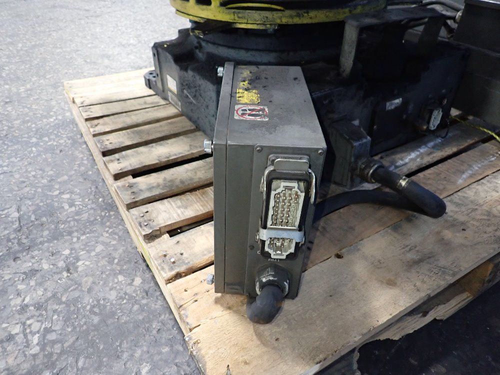 Fanuc 2003 Fanuc R2000ia165f Robot