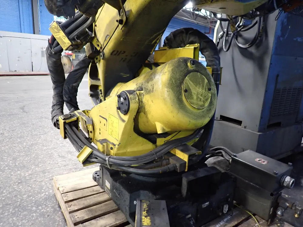 Fanuc 2003 Fanuc R2000ia165f Robot