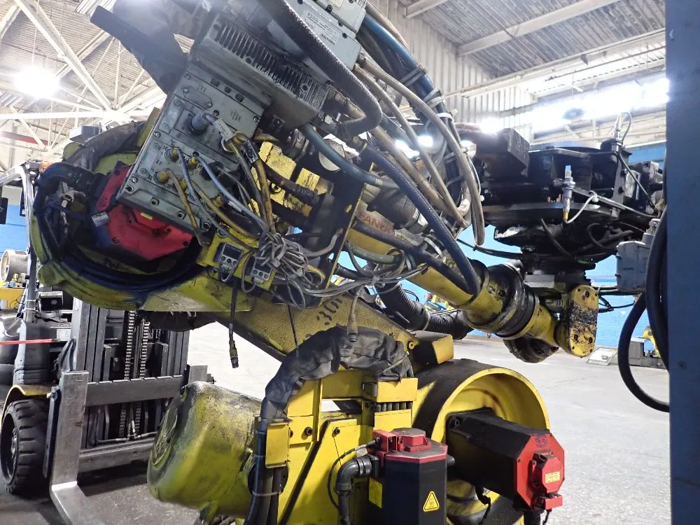 Fanuc 2003 Fanuc R2000ia165f Robot