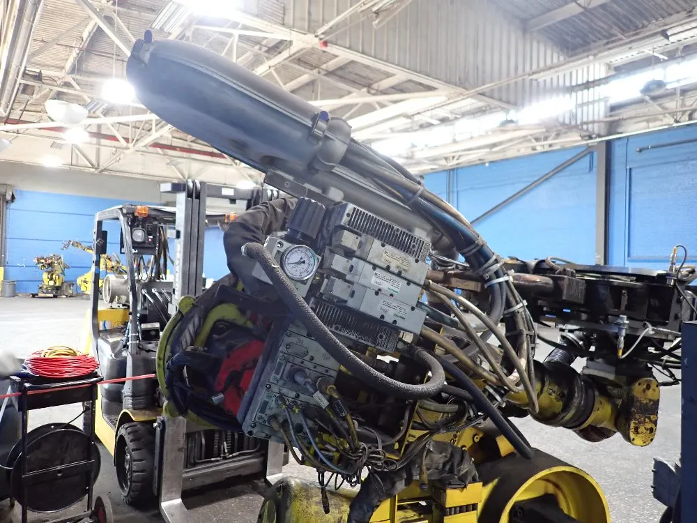 Fanuc 2003 Fanuc R2000ia165f Robot