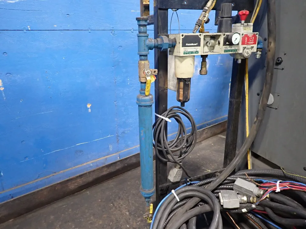 Fanuc 2003 Fanuc R2000ia165f Robot