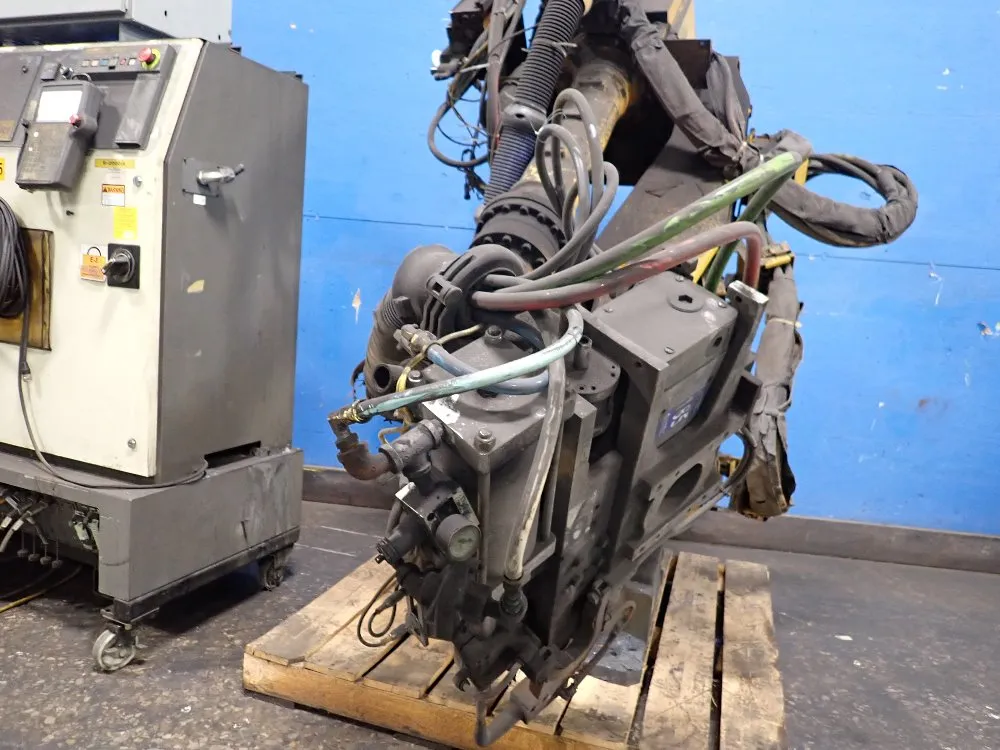 Fanuc 2003 Fanuc R2000ia165f Robot