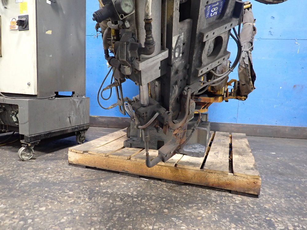 Fanuc 2003 Fanuc R2000ia165f Robot