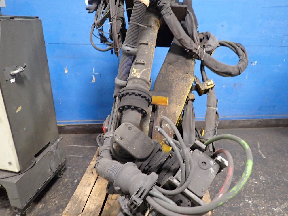 Fanuc 2003 Fanuc R2000ia165f Robot