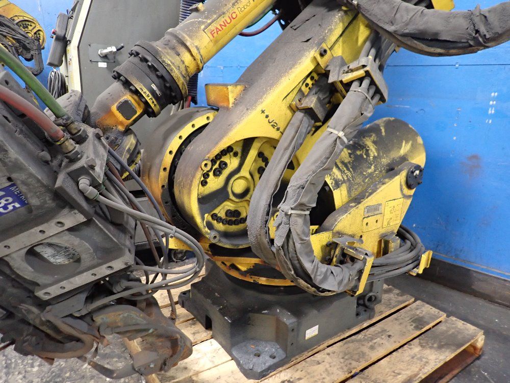 Fanuc 2003 Fanuc R2000ia165f Robot