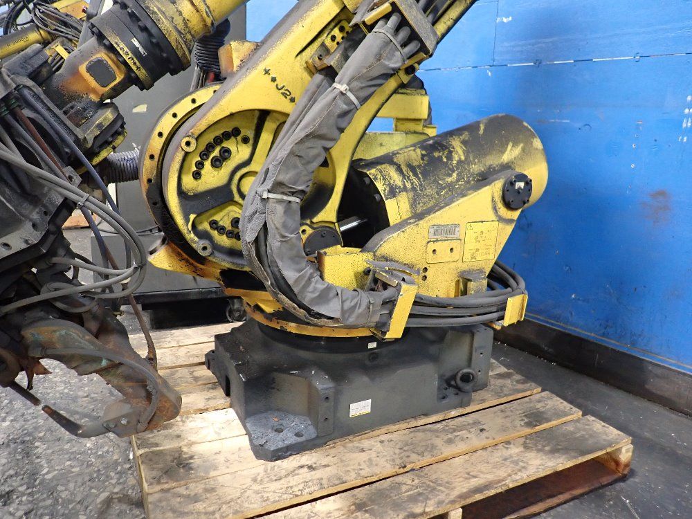 Fanuc 2003 Fanuc R2000ia165f Robot