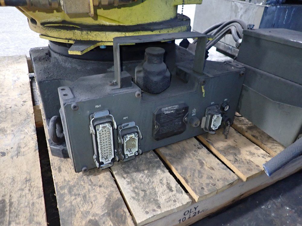 Fanuc 2003 Fanuc R2000ia165f Robot