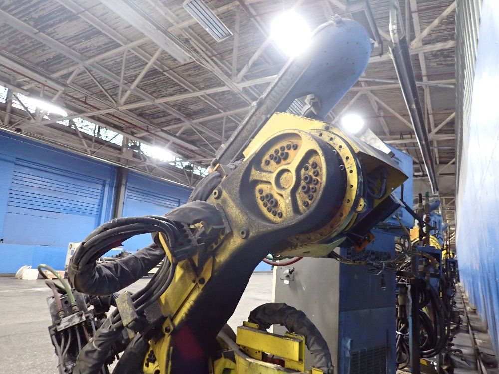 Fanuc 2003 Fanuc R2000ia165f Robot