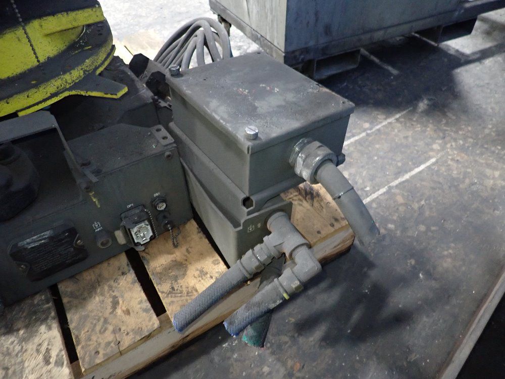 Fanuc 2003 Fanuc R2000ia165f Robot