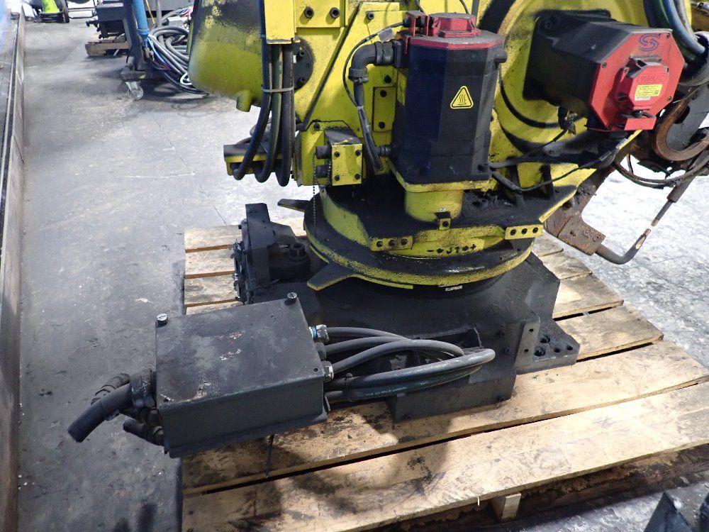 Fanuc 2003 Fanuc R2000ia165f Robot