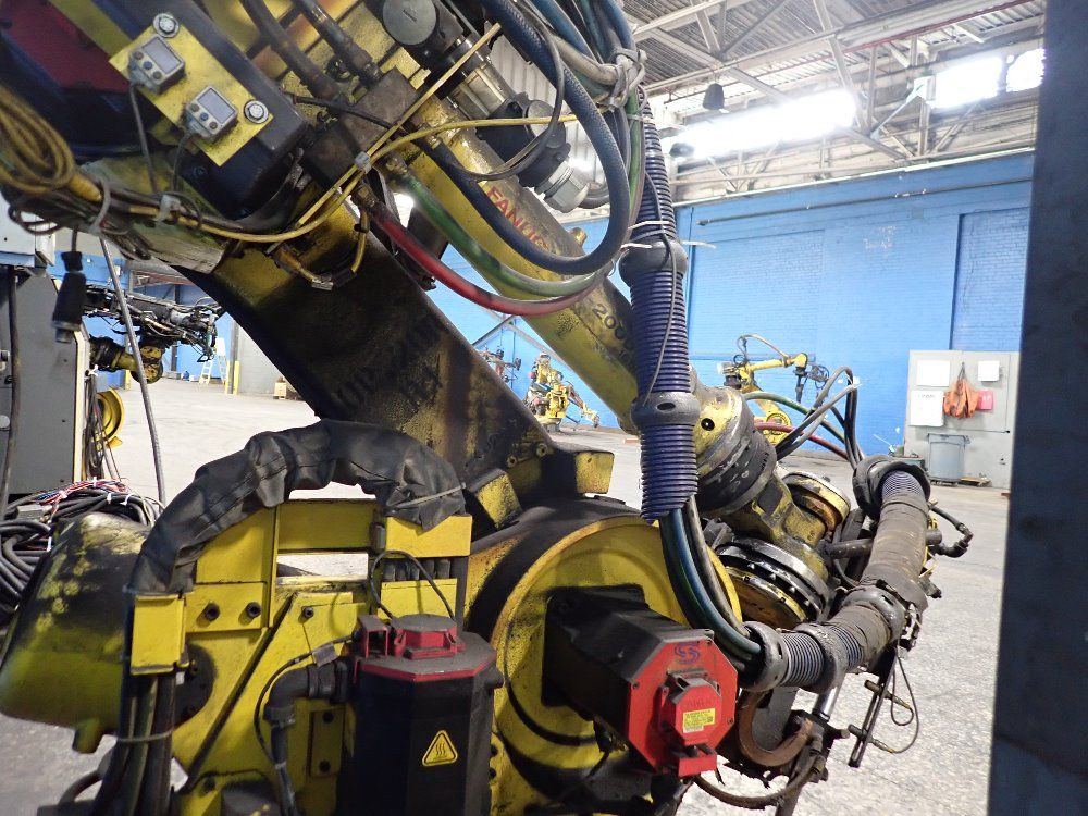 Fanuc 2003 Fanuc R2000ia165f Robot