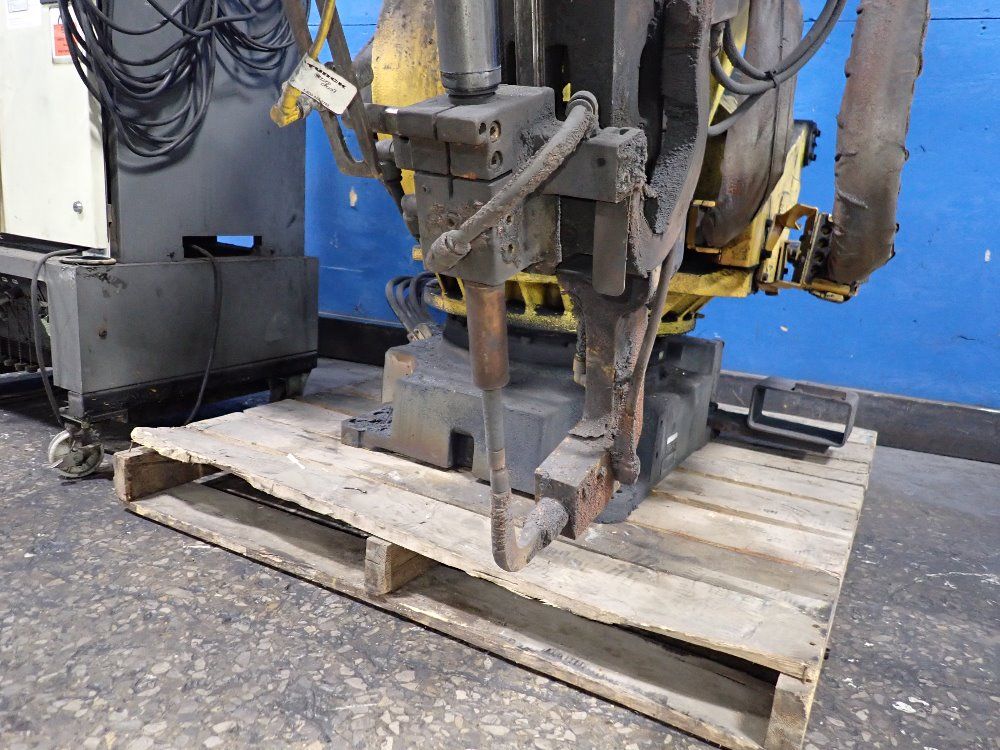 Fanuc 2003 Fanuc R2000ia165f Robot