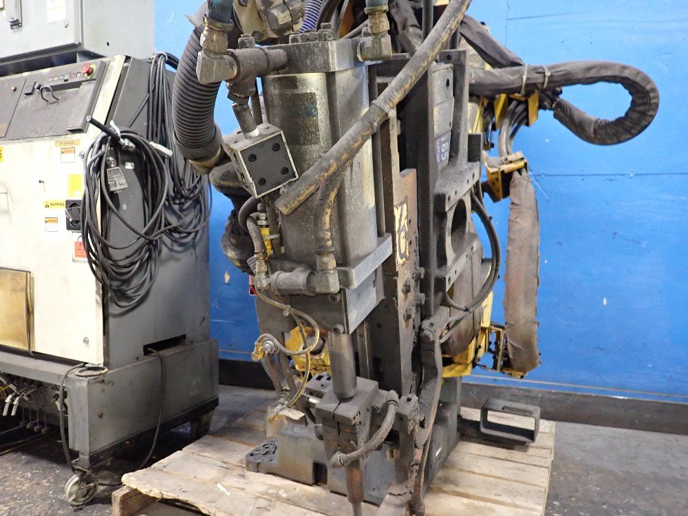 Fanuc 2003 Fanuc R2000ia165f Robot