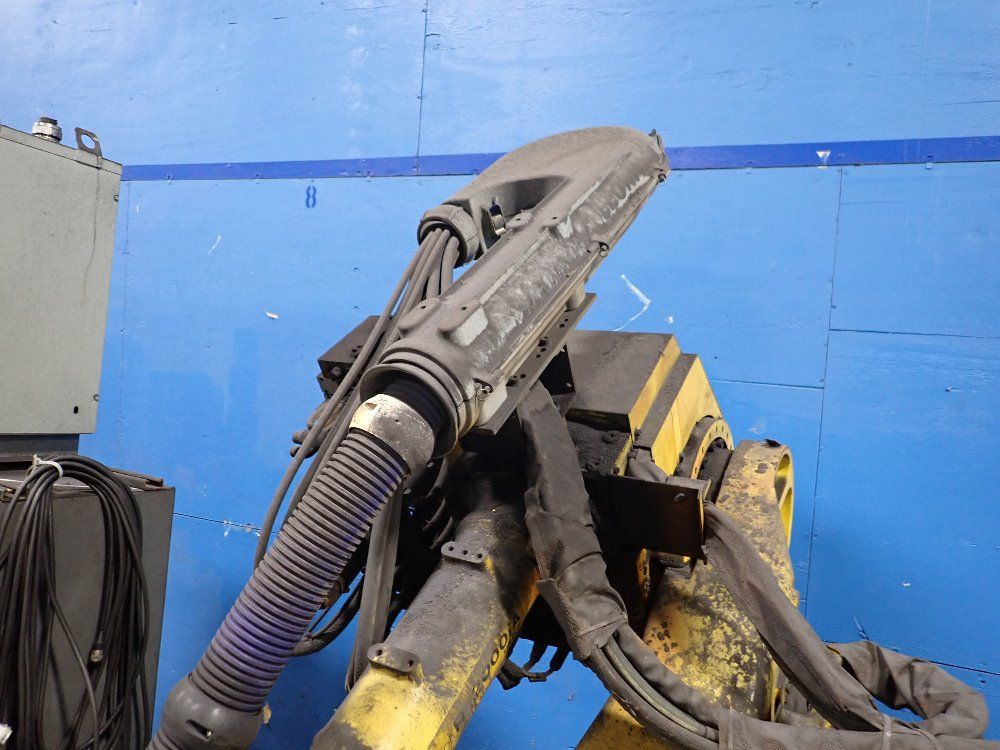 Fanuc 2003 Fanuc R2000ia165f Robot