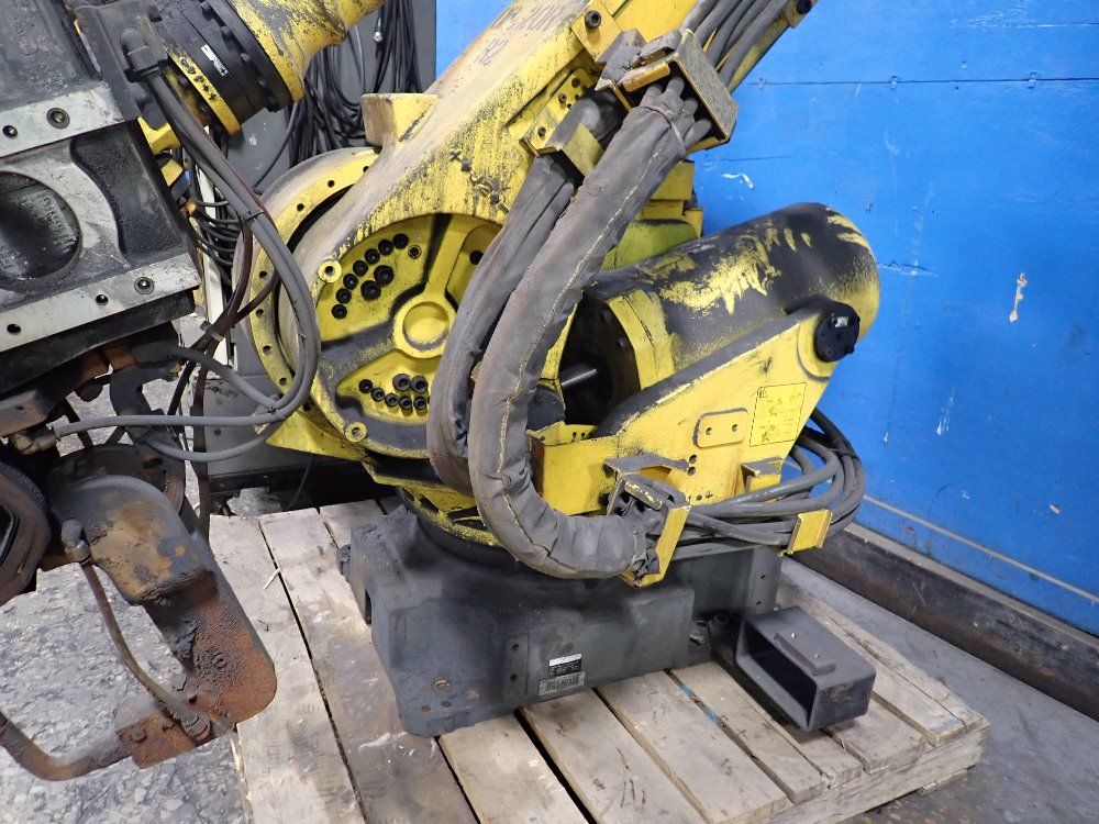 Fanuc 2003 Fanuc R2000ia165f Robot