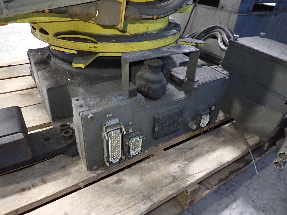Fanuc 2003 Fanuc R2000ia165f Robot