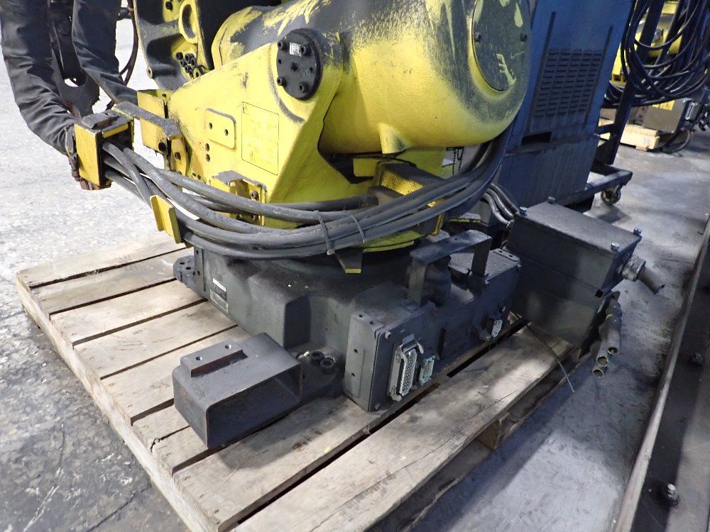 Fanuc 2003 Fanuc R2000ia165f Robot