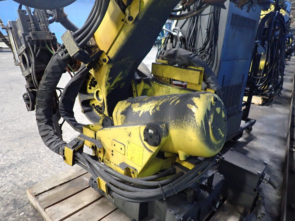 Fanuc 2003 Fanuc R2000ia165f Robot