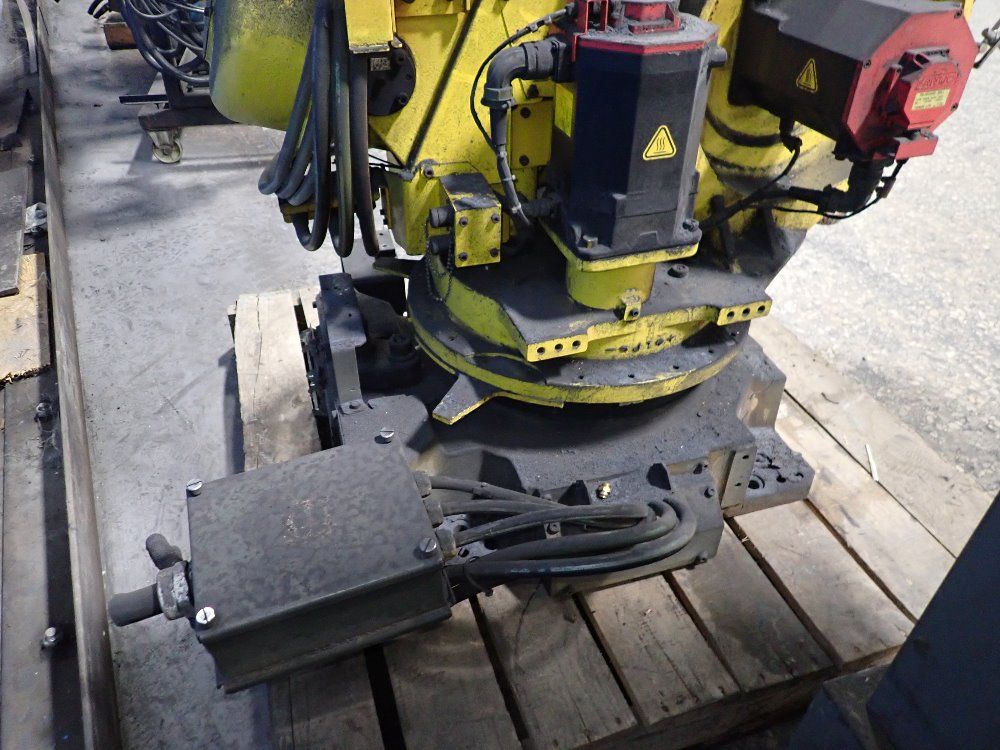 Fanuc 2003 Fanuc R2000ia165f Robot