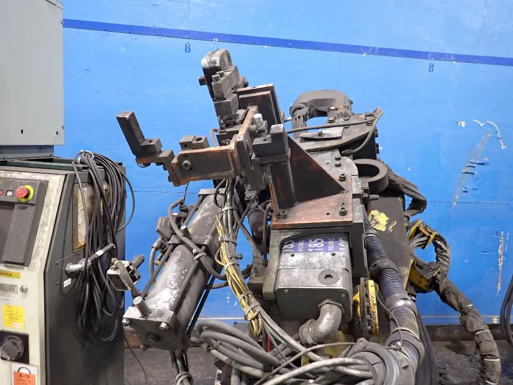 Fanuc 2003 Fanuc R2000ia165f Robot