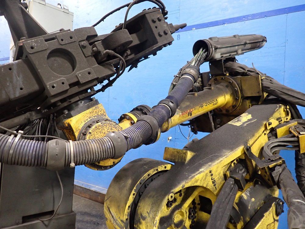 Fanuc 2003 Fanuc R2000ia165f Robot