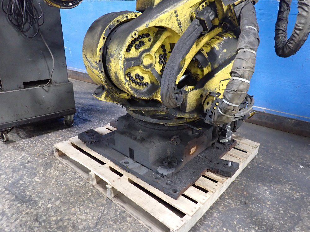 Fanuc 2003 Fanuc R2000ia165f Robot