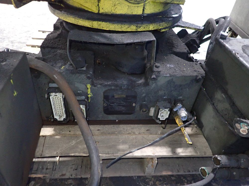 Fanuc 2003 Fanuc R2000ia165f Robot