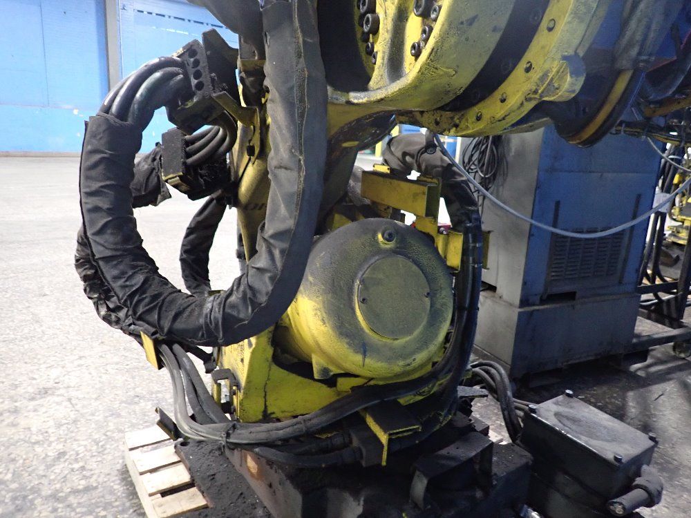 Fanuc 2003 Fanuc R2000ia165f Robot