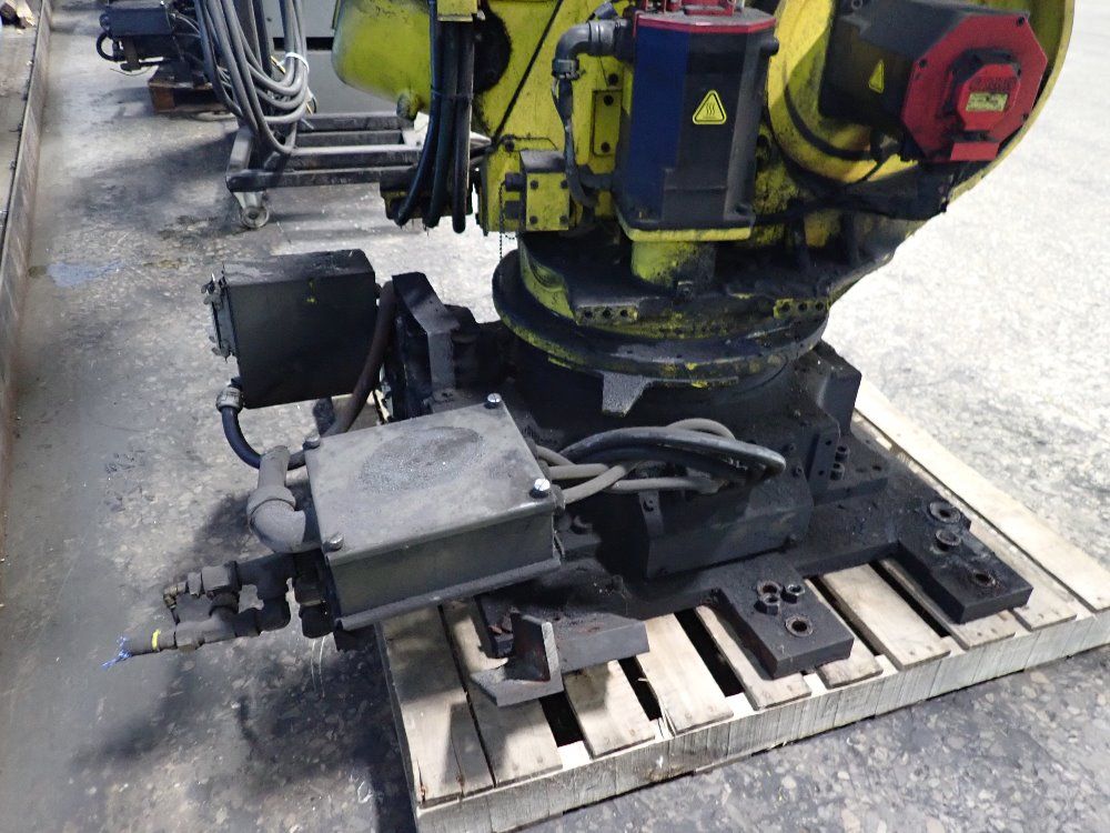 Fanuc 2003 Fanuc R2000ia165f Robot