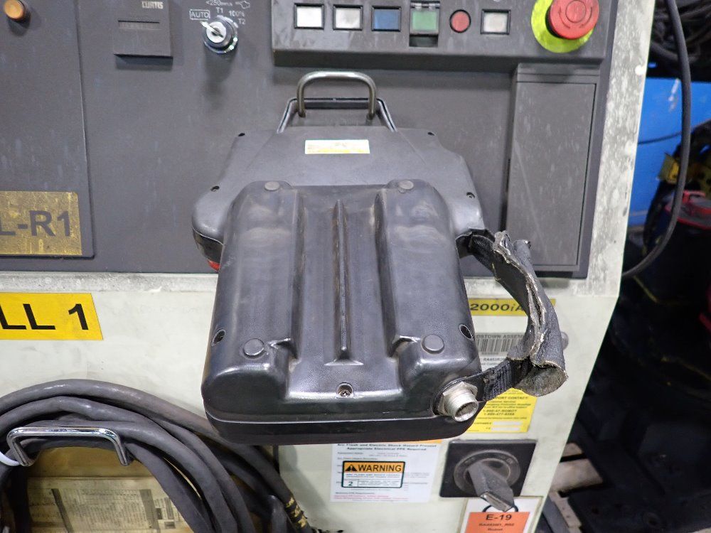 Fanuc 2003 Fanuc R2000ia165f Robot