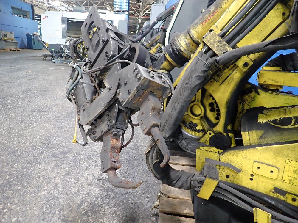 Fanuc 2003 Fanuc R2000ia165f Robot