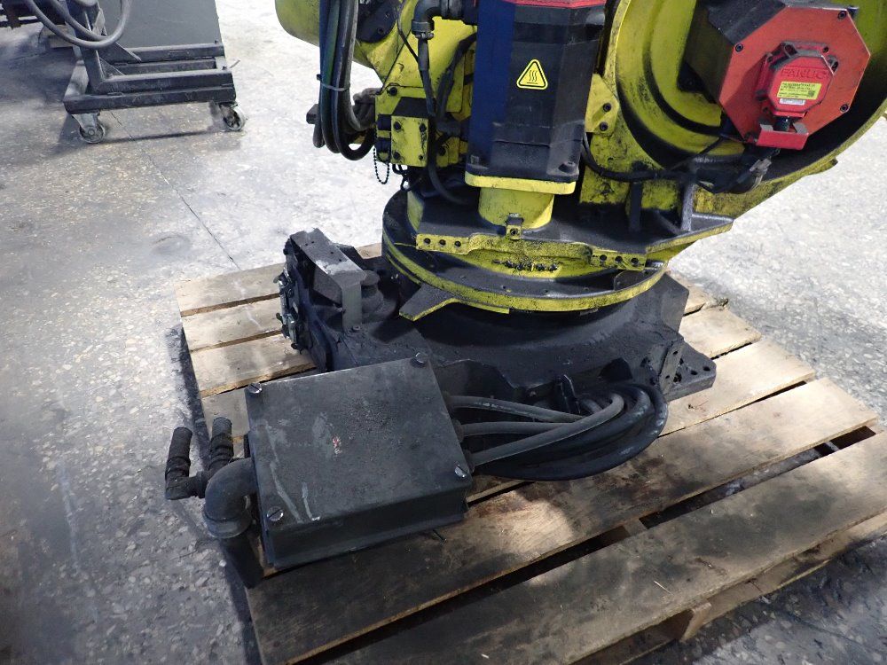 Fanuc 2003 Fanuc R2000ia165f Robot