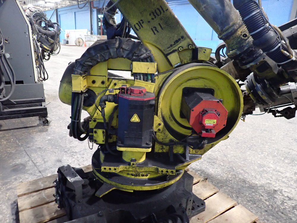 Fanuc 2003 Fanuc R2000ia165f Robot