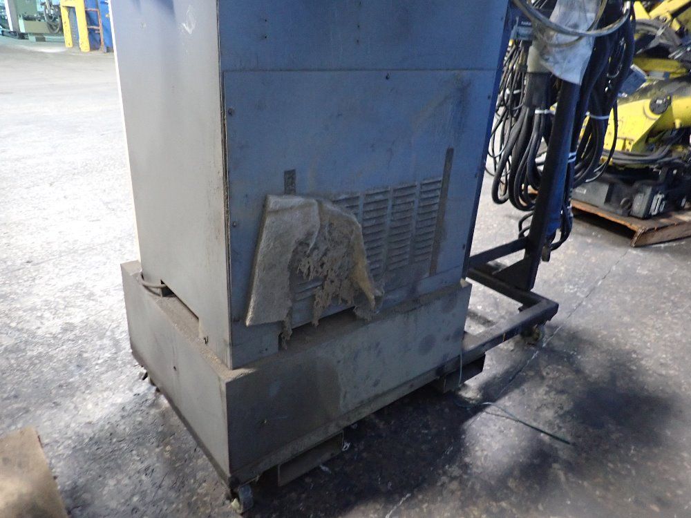 Fanuc 2003 Fanuc R2000ia165f Robot