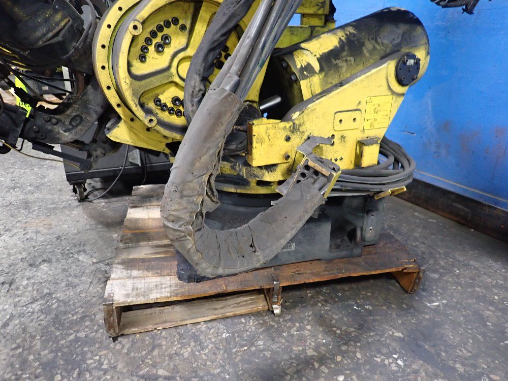 Fanuc 2003 Fanuc R2000ia165f Robot