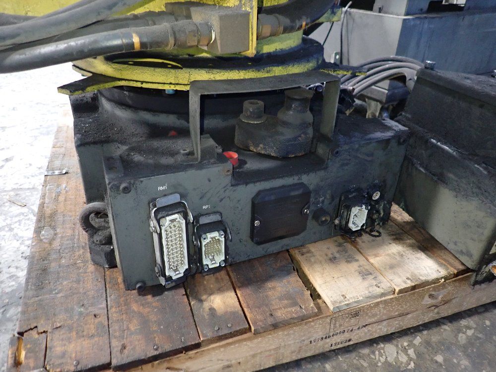 Fanuc 2003 Fanuc R2000ia165f Robot