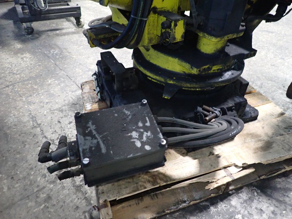 Fanuc 2003 Fanuc R2000ia165f Robot