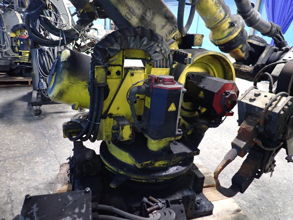 Fanuc 2003 Fanuc R2000ia165f Robot