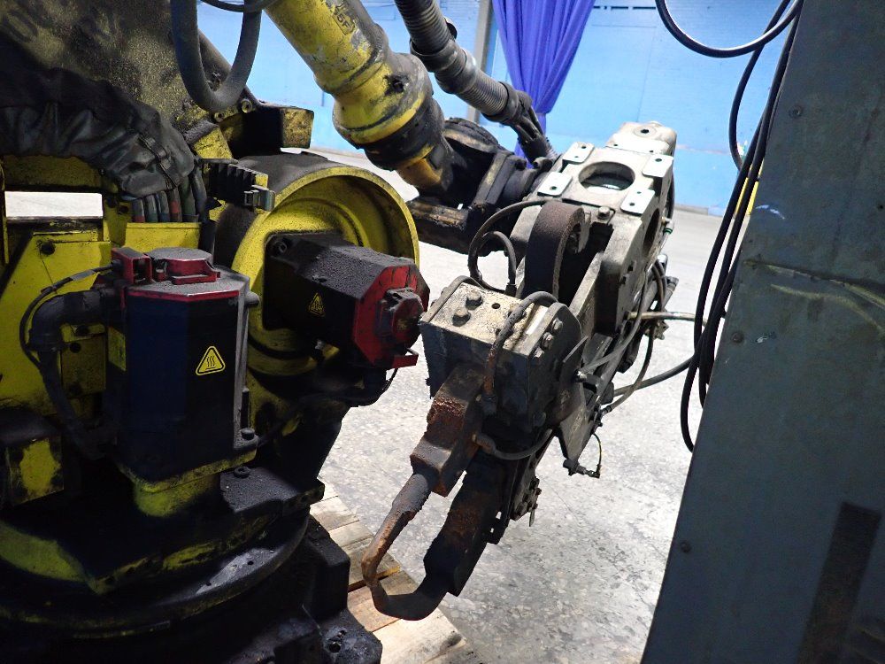 Fanuc 2003 Fanuc R2000ia165f Robot