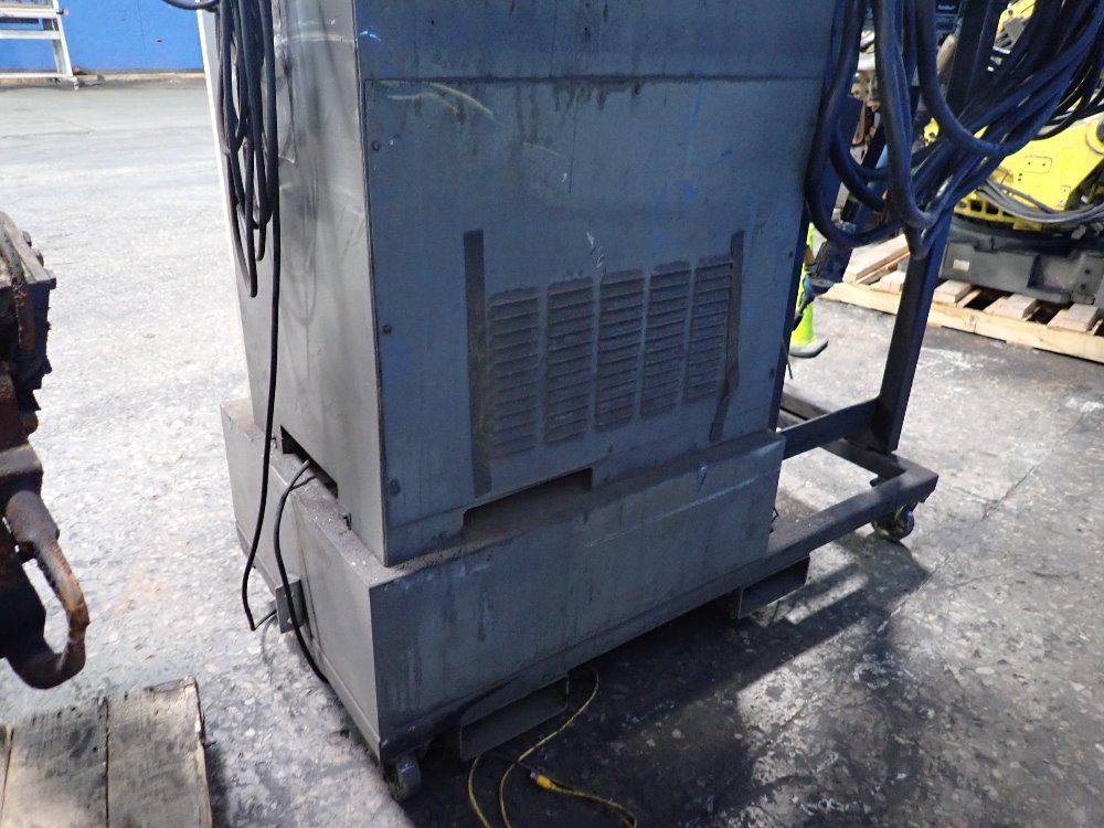 Fanuc 2003 Fanuc R2000ia165f Robot
