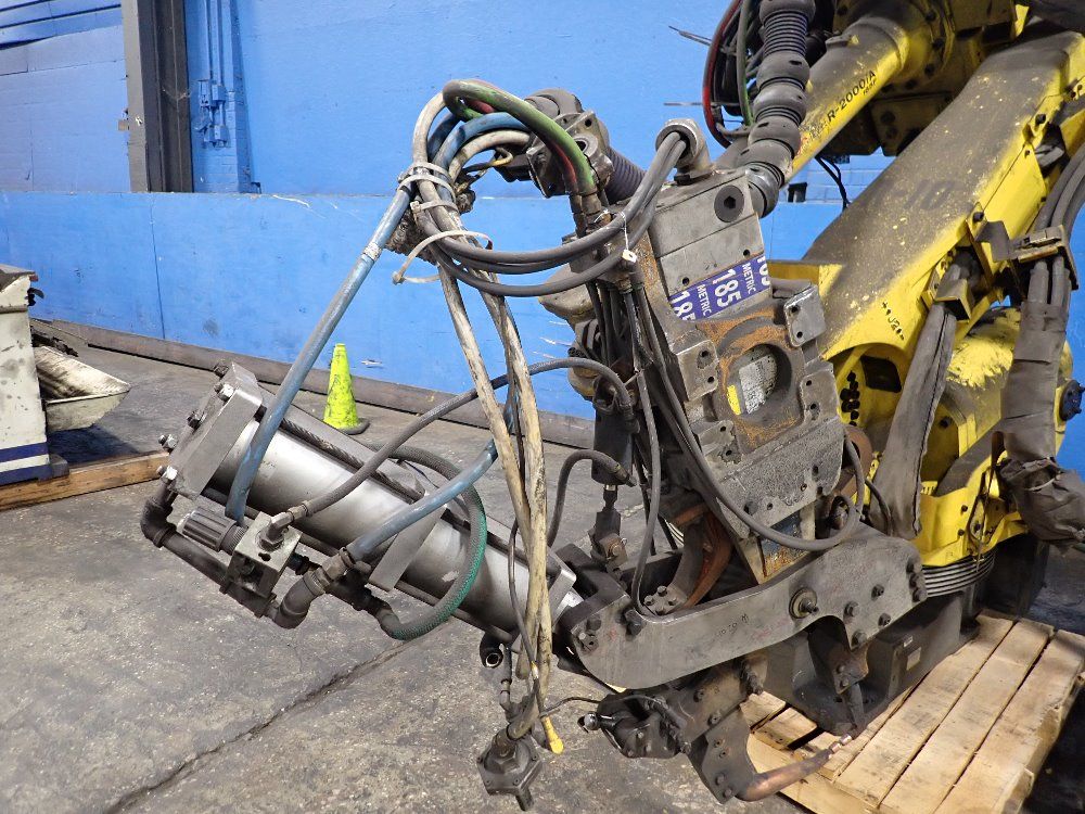 Fanuc 2004 Fanuc R-2000ib/165f Robot - R-2000ib/165f