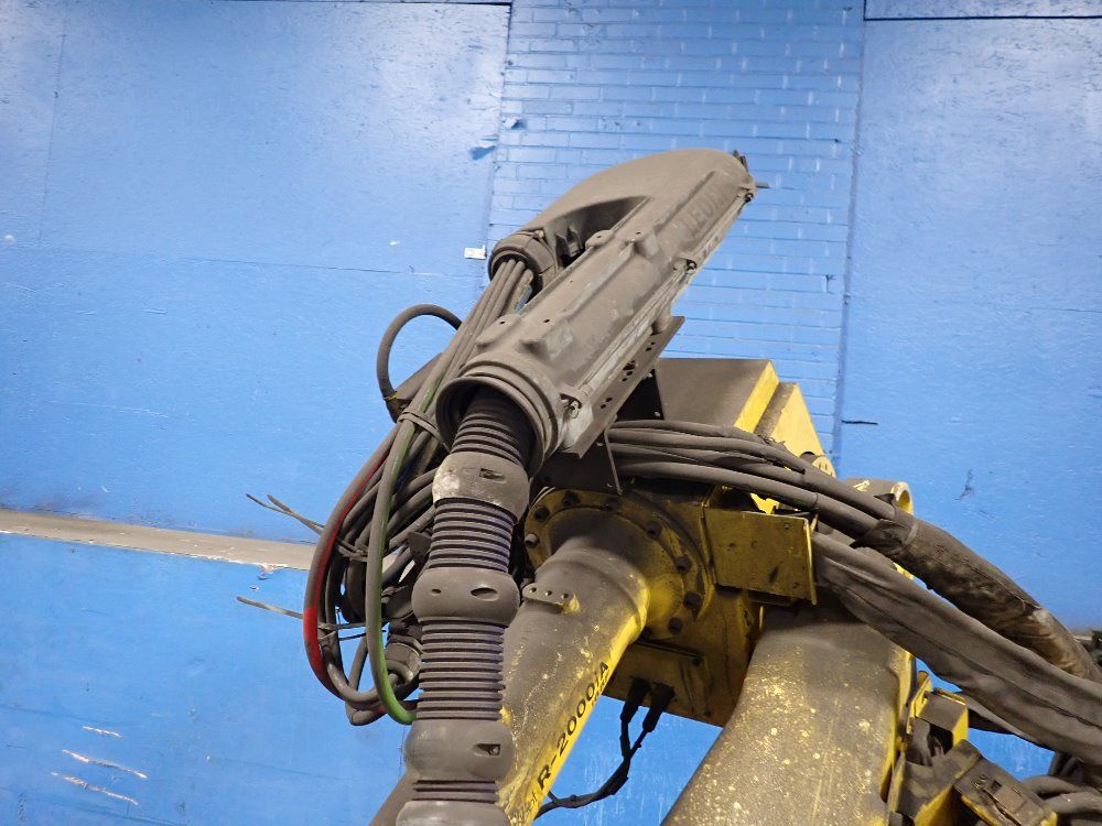 Fanuc 2004 Fanuc R-2000ib/165f Robot - R-2000ib/165f