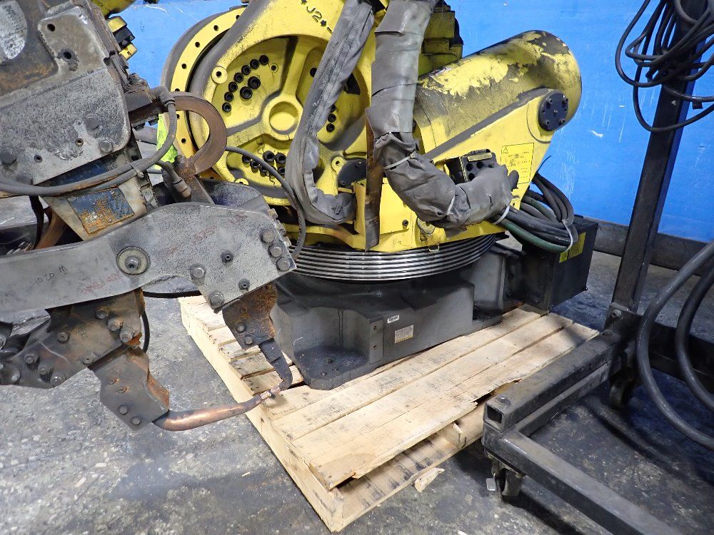 Fanuc 2004 Fanuc R-2000ib/165f Robot - R-2000ib/165f