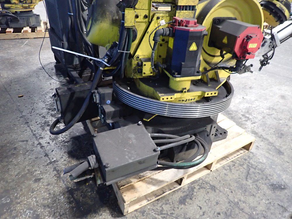 Fanuc 2004 Fanuc R-2000ib/165f Robot - R-2000ib/165f