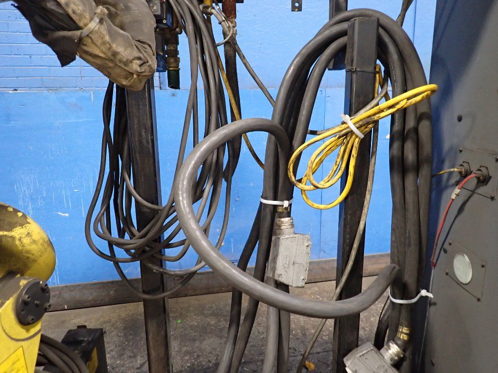 Fanuc 2004 Fanuc R-2000ib/165f Robot - R-2000ib/165f