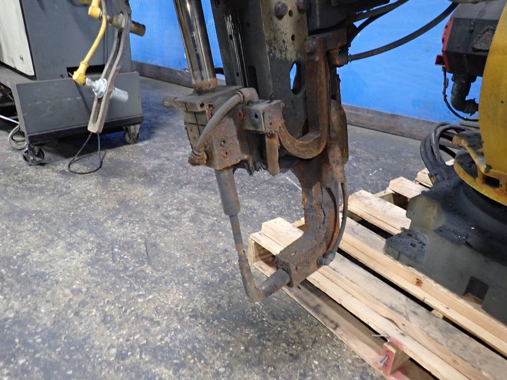 Fanuc 2005 Fanuc R-2000ib/165f Robot - R-2000ib/165f