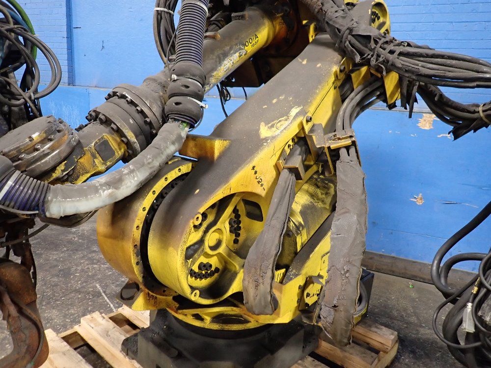 Fanuc 2005 Fanuc R-2000ib/165f Robot - R-2000ib/165f