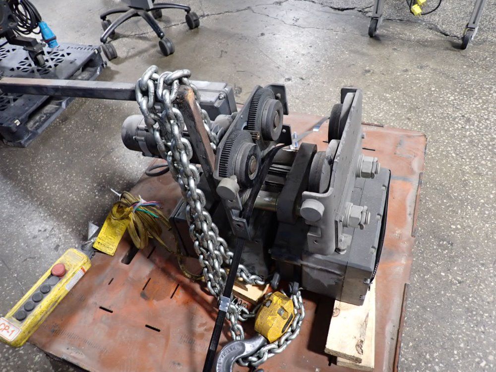 R & M Electric Hoist - Lm25